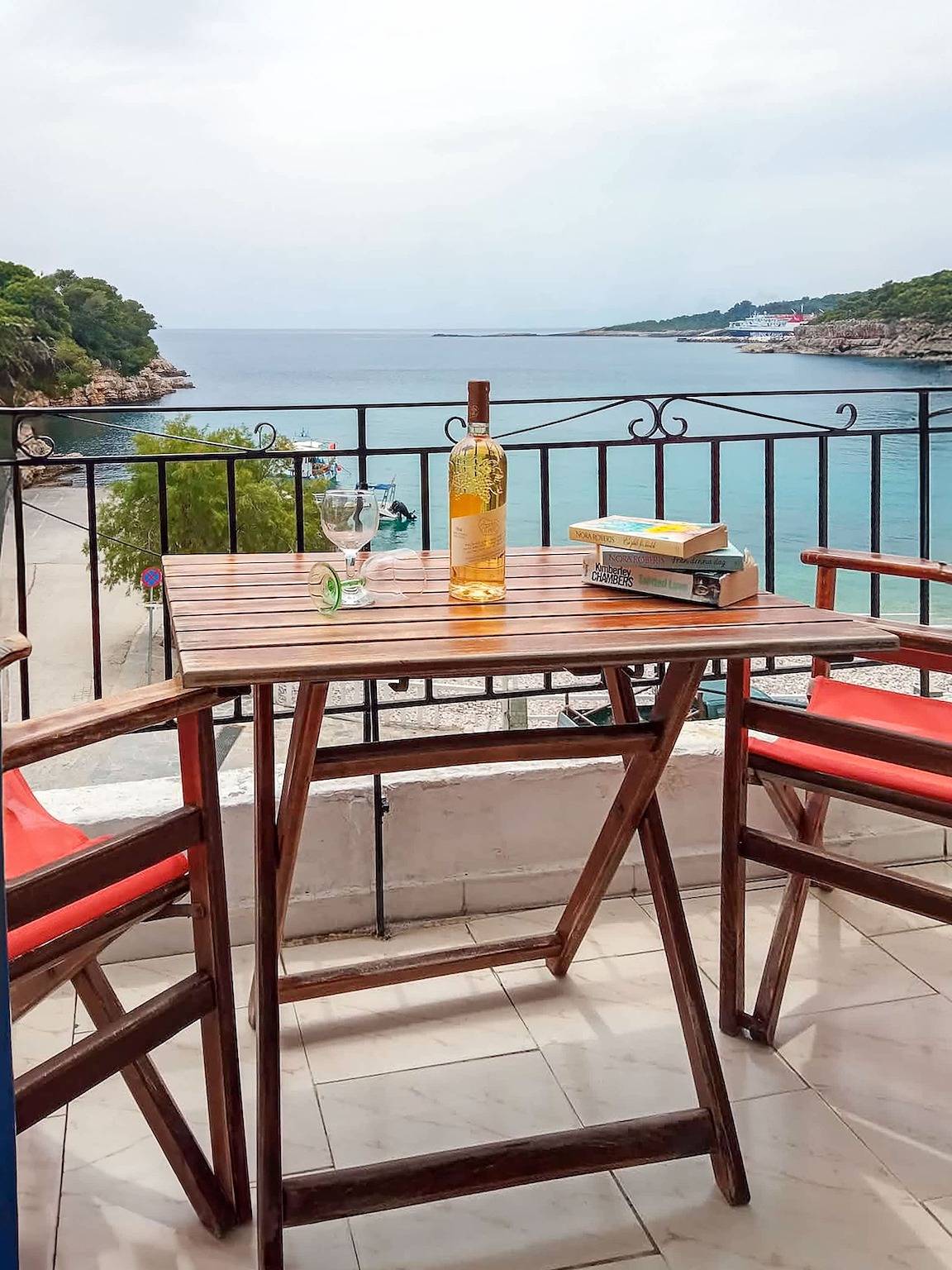 Hel leilighet, Alonnisos Beachfront Getaway - Cozy Summer Gem in Patitíri, Alonissos
