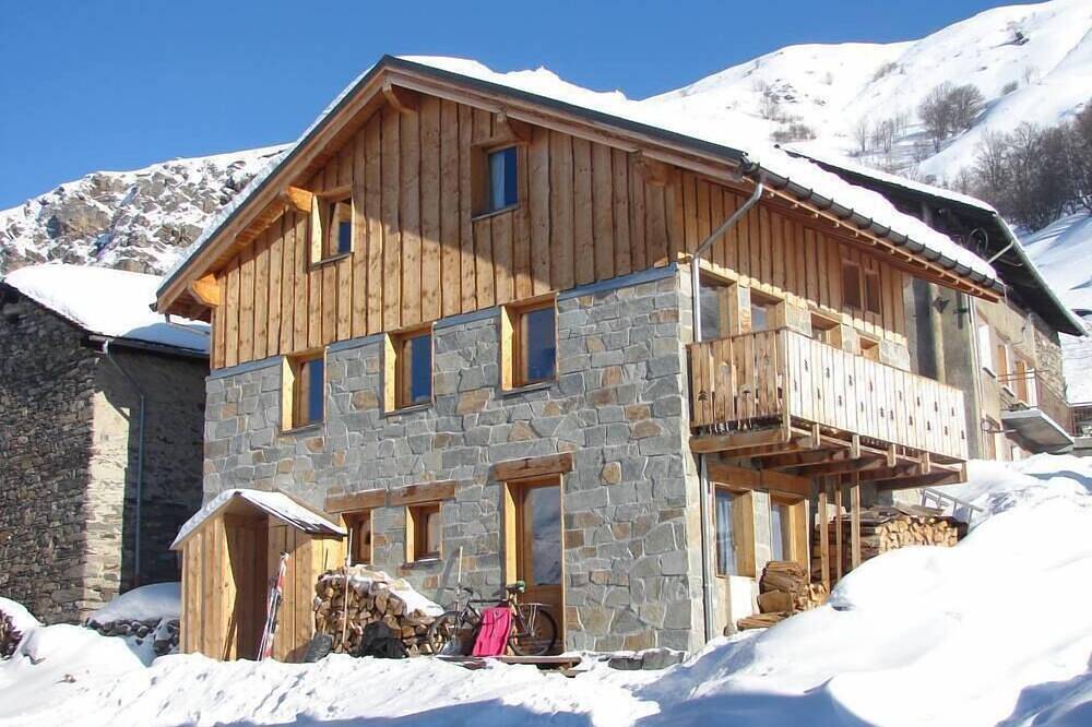 Chalet dans le village, départ ski aux pied à 150m pour 3 vallées in Les Menuires, Saint-Martin-de-Belleville