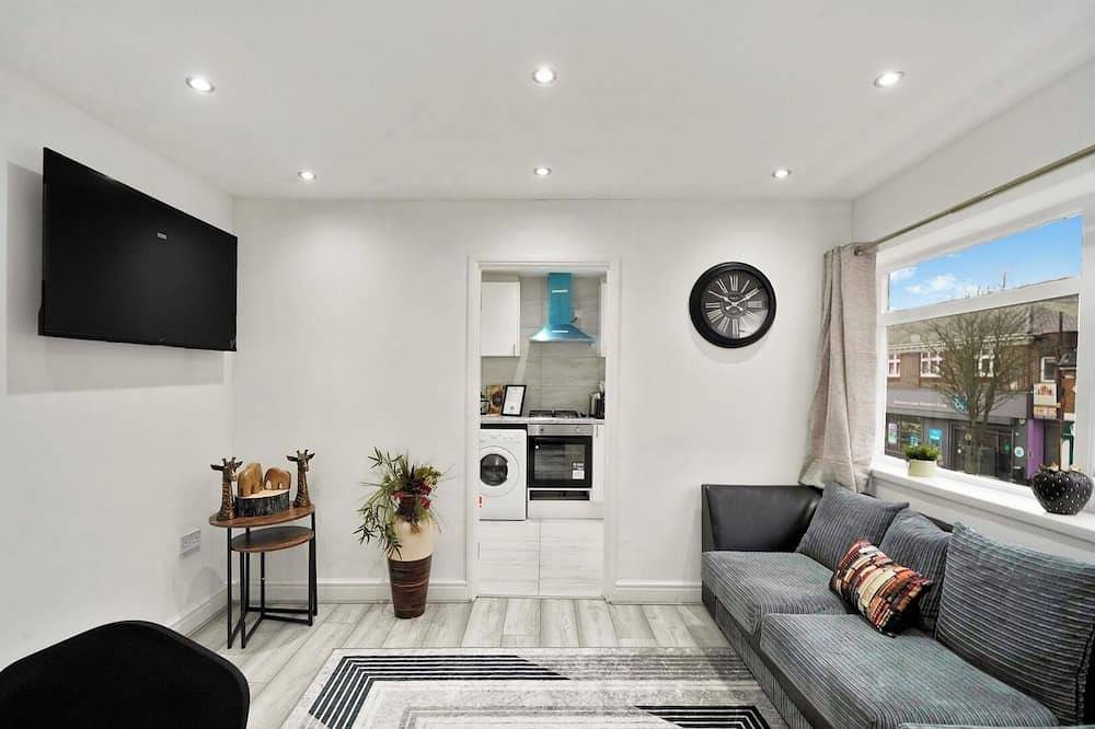 Apartamento entero, Comfortable Four-Bedroom Stay with Balcony in Bexley, Londres