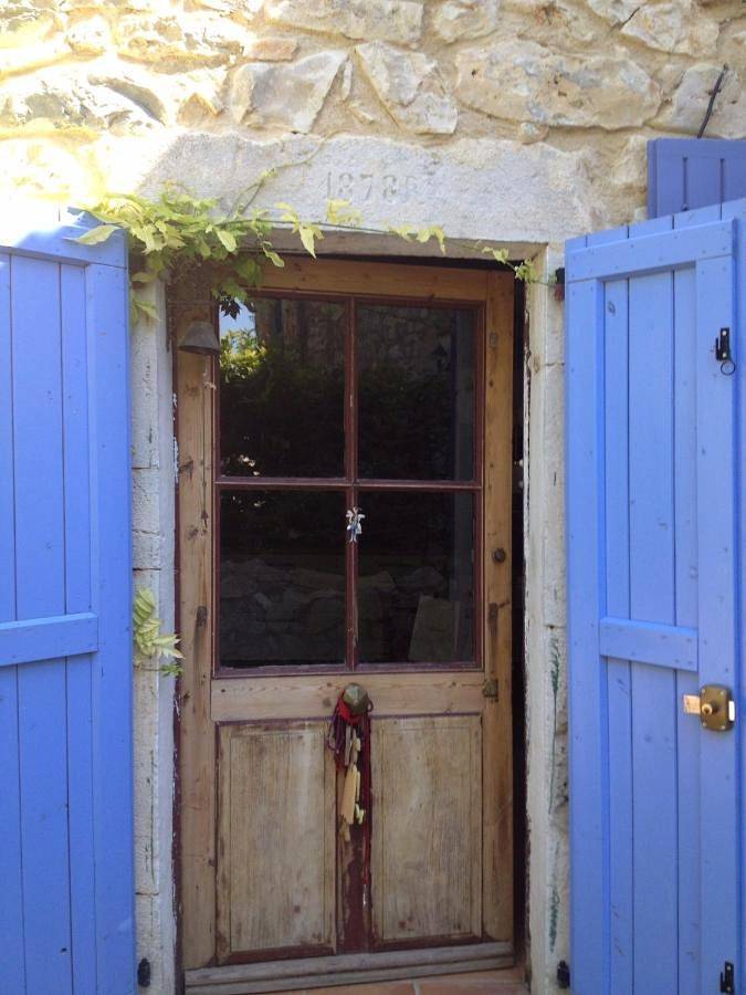 Location de vacances pour 6 personnes, avec vue ainsi que jardin et piscine à Gras - 3