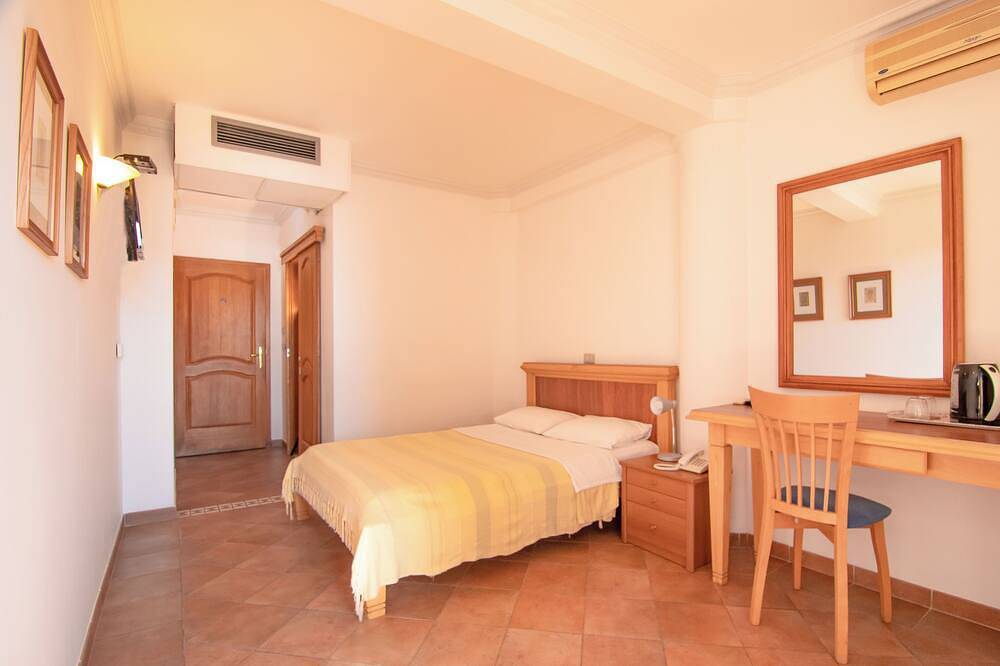 Zimmer Balkon Meerseite n1 in Sveti Stefan, Opština Budva