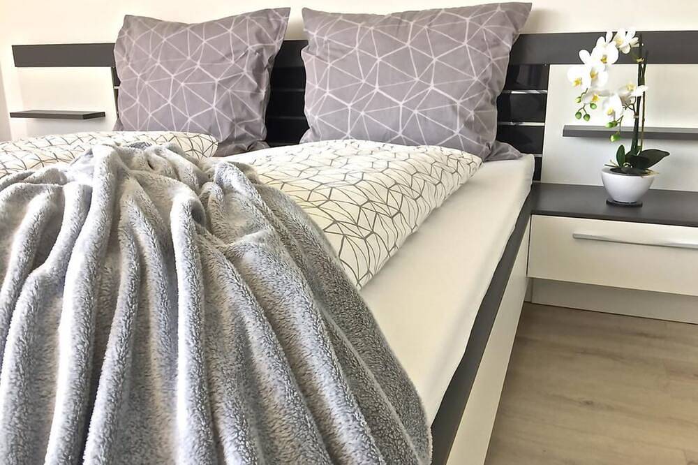 Ganze Wohnung, Exclusive Designer - Ferienwohnung Black White 124 m² in Raubling, Bayerische Alpen
