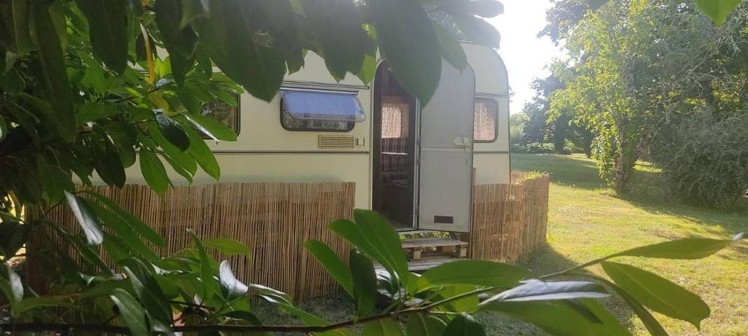 Location de vacances pour 2 personnes, avec terrasse ainsi que vue et jardin dans Vandré - 4