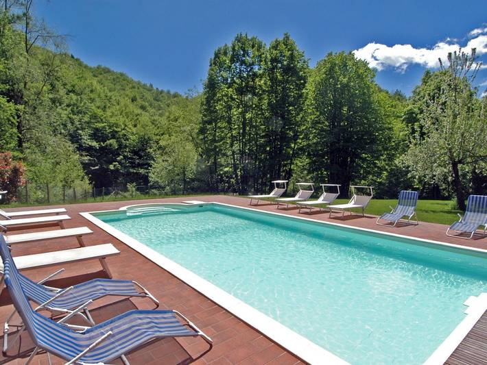 Vakantiehuis voor 14 personen, with Terras and Tuin as well as Zwembad and Sauna in Pistoia