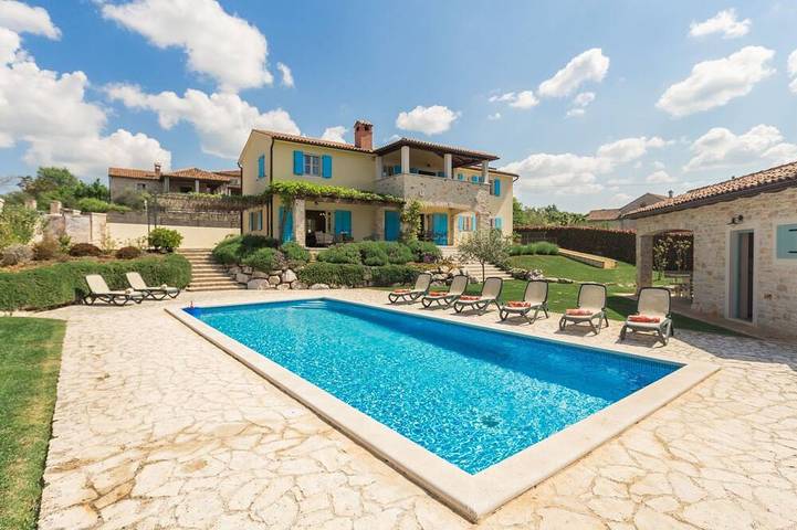 Ferienhaus für 8 Personen, mit Balkon und Garten sowie Pool