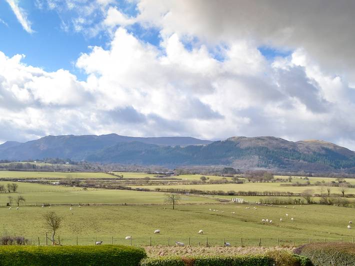 Log cabin for 4 people, with Garden in Bassenthwaite Lake