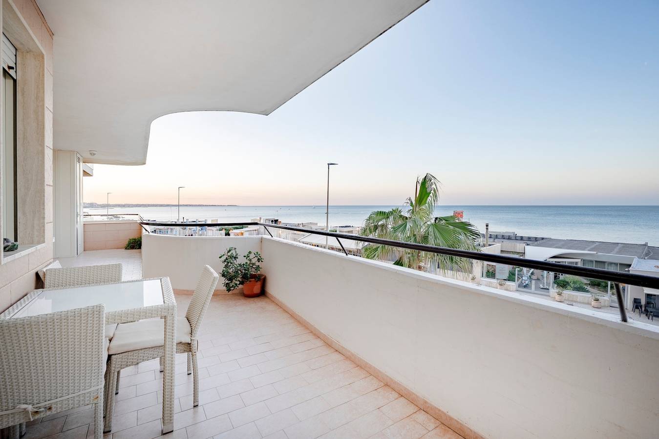 Ganze Wohnung, Apartment 'Rosato 14 – Balkon mit Meerblick' mit Meerblick, Wlan und Klimaanlage in Bari, Bari Provinz