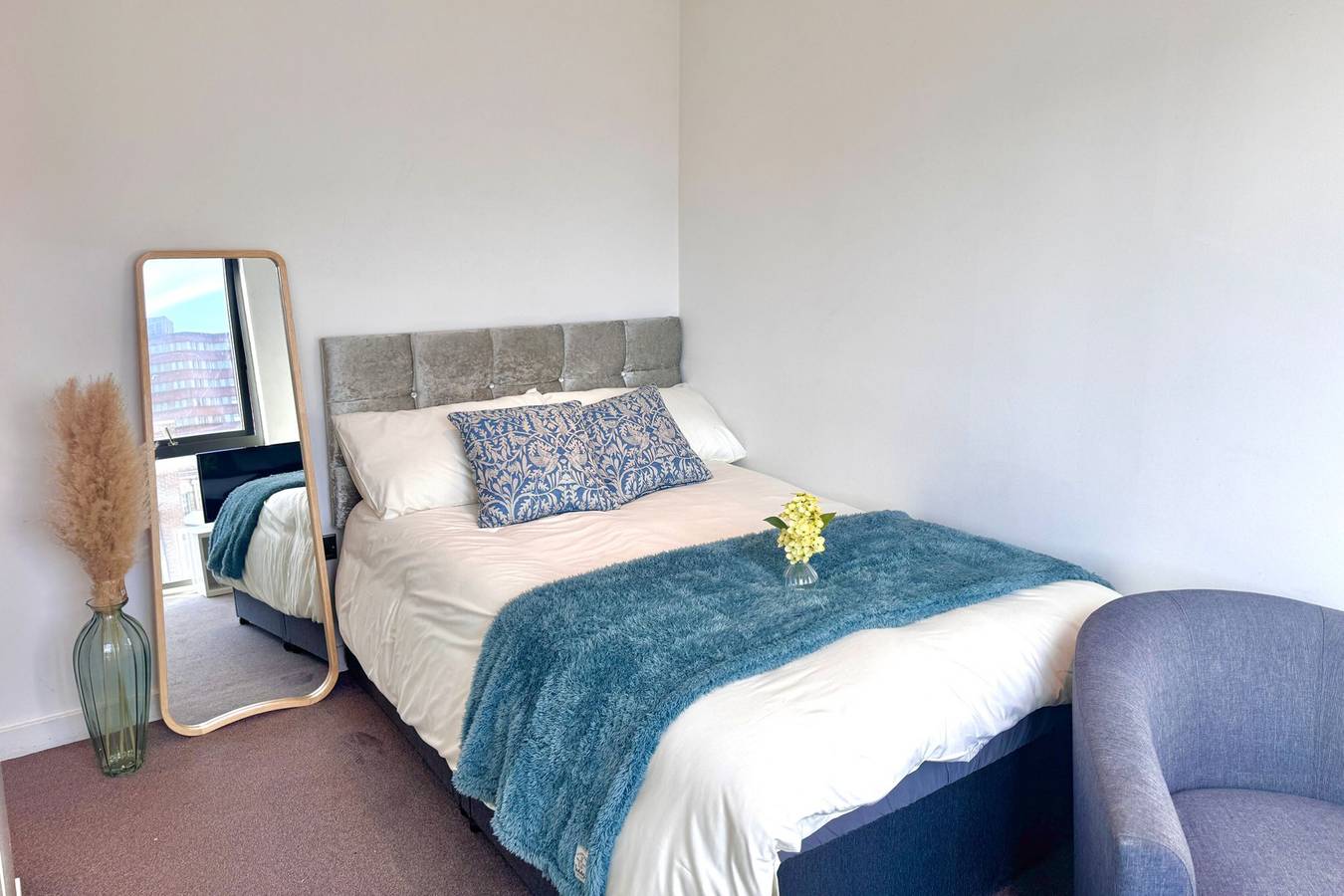 Entire holiday apartment, Sheffield Centre - Modern 1Br Apartment - Sleeps 3 in Sheffield, South Yorkshire