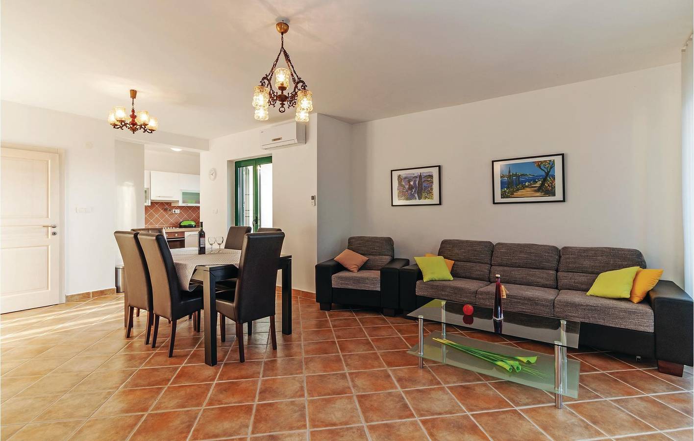 Geheel vakantieappartement, Vakantieappartement voor 7 personen met tuin in Privlaka, Zadar