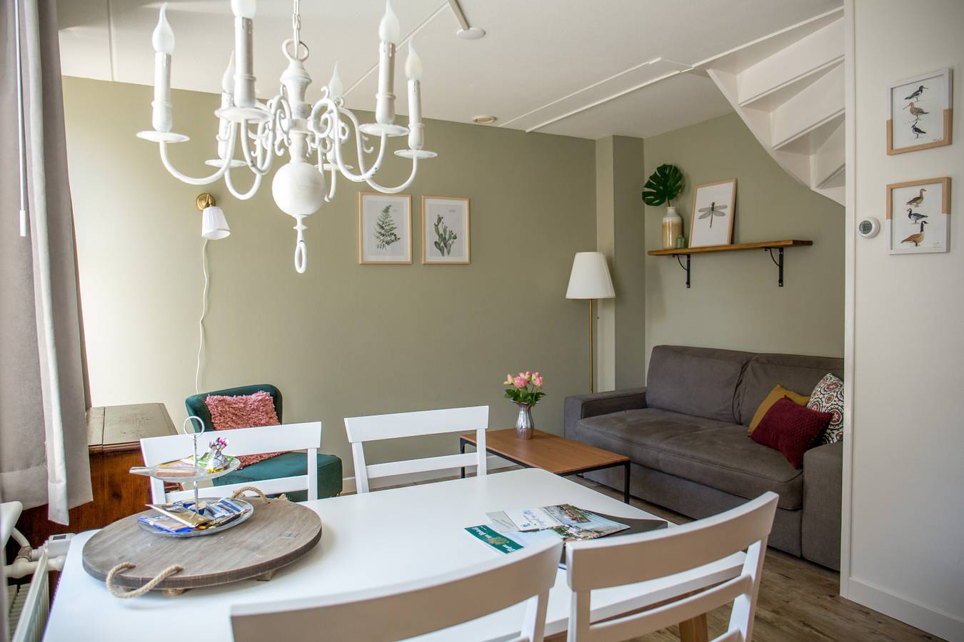 Geheel appartement, Rustig 2-persoons appartement bij water met botanische elementen in Blokzijl in Blokzijl, Nationaal Park Weerribben-Wieden