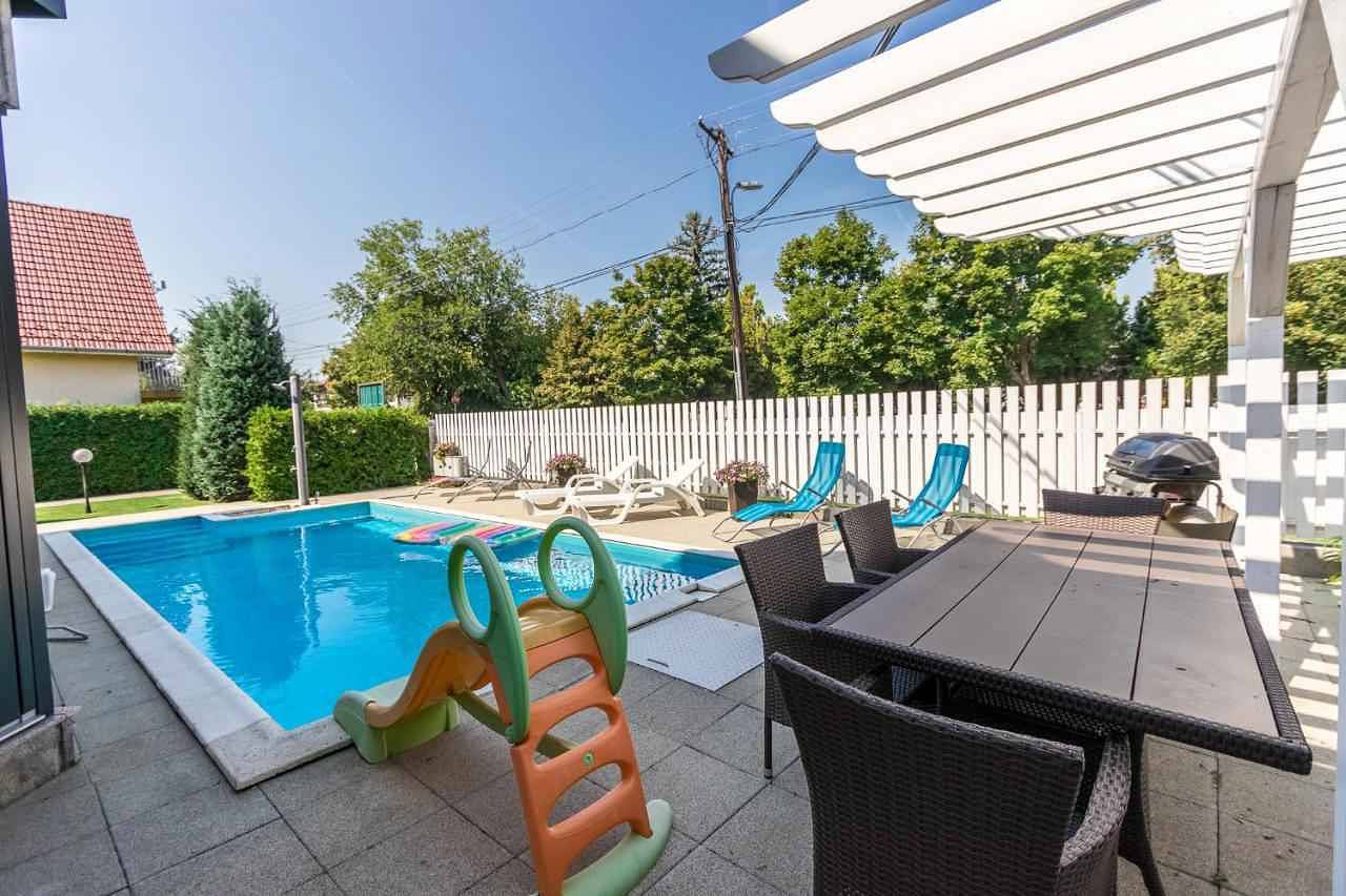 Ganze Ferienwohnung, Ferienwohnung mit Außenpool und Terrasse  in Siofok, Siófok und Umgebung