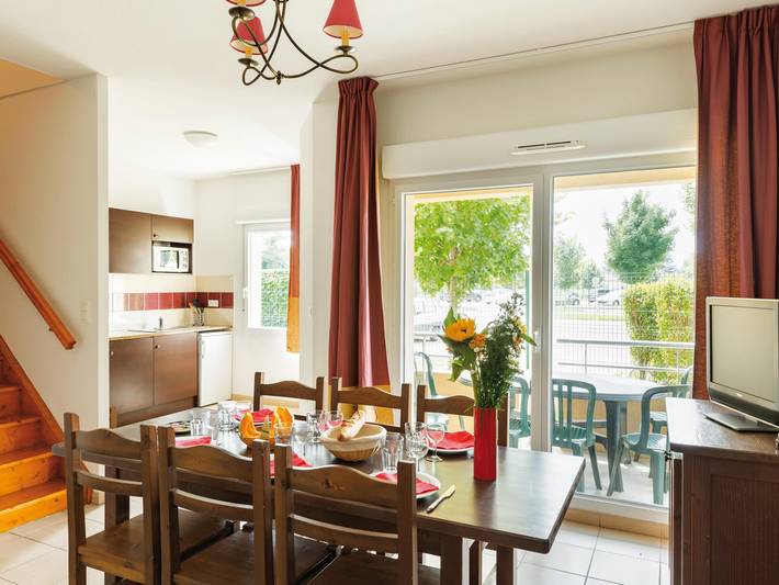 Maison de vacances pour 6 personnes, avec Balcon et Jacuzzi ainsi que Jardin et Piscine à Bergerac