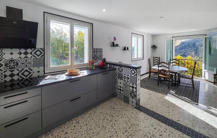 Location de vacances pour 5 personnes, avec Balcon ainsi que Terrasse et Vue à Berlou