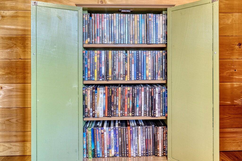 Amazing Foliage Views + Mountain View + Hot Tub + Fire Pit + Wrap-around Deck in Chattahoochee National Forest