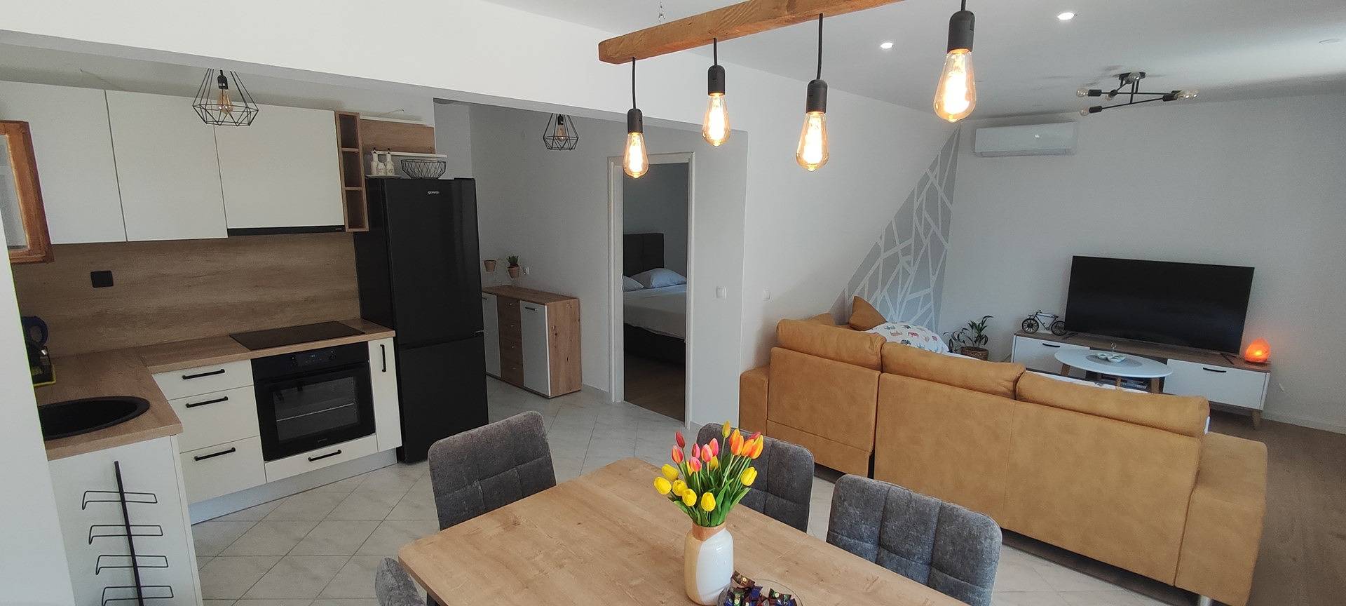 Cały apartament, One-bedroom apartment by the sea in Grebastica, Żupania szybenicko-knińska