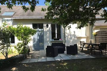 Location de vacances pour 8 personnes, avec terrasse, animaux acceptés à Avrillé-les-Ponceaux