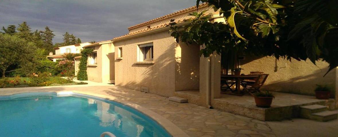 Chambre d’hôte pour 2 personnes, avec Terrasse et Jardin ainsi que Piscine et Vue