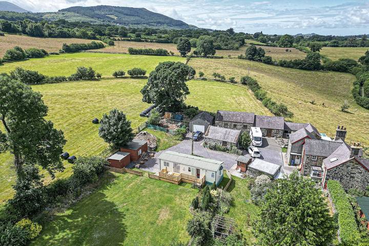 Caravan for 6 people, with Garden and View in Snowdonia