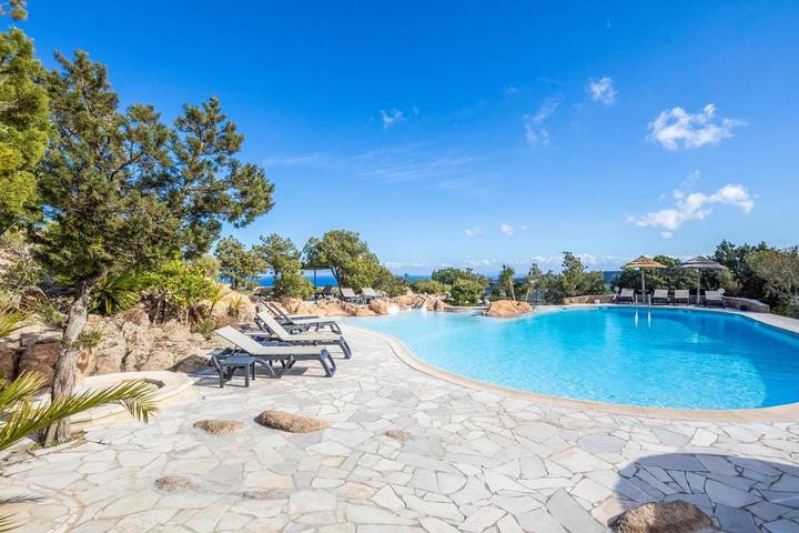 Villa pour 6 personnes, avec Terrasse et Jardin ainsi que Piscine et Vue à Bonifacio