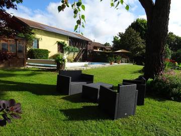 Gîte pour 7 personnes, avec vue ainsi que piscine et jardin à Blousson-Sérian