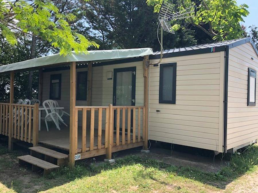 Camping Le Mas de L'isle - Mobilheim 7 personen - Premium 3 Schlafzimmer - 32m2 - mit Klima + Wifi + Tv - Überdachte Terrasse von 16m2 in Lunel, Mittelmeerküste (Frankreich)