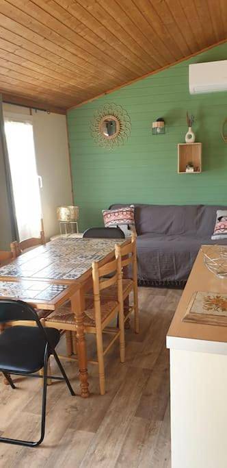 Camping pour 5 personnes, avec jardin et piscine près du Canal du Midi - 4