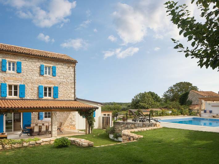 Ferienhaus für 10 Personen, mit Terrasse und Garten sowie Pool, mit Haustier