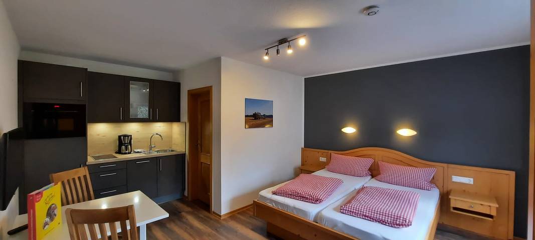 Ferienwohnung für 2 Personen, mit Kinderpool und Garten in Finnentrop