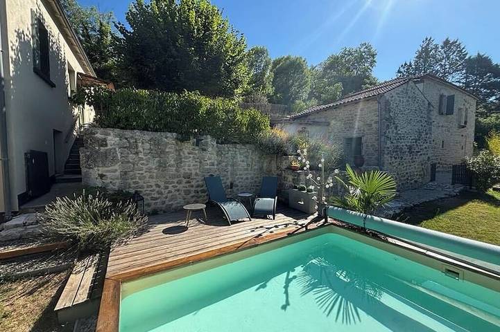 Gîte pour 4 personnes, avec terrasse et jardin à Grézels