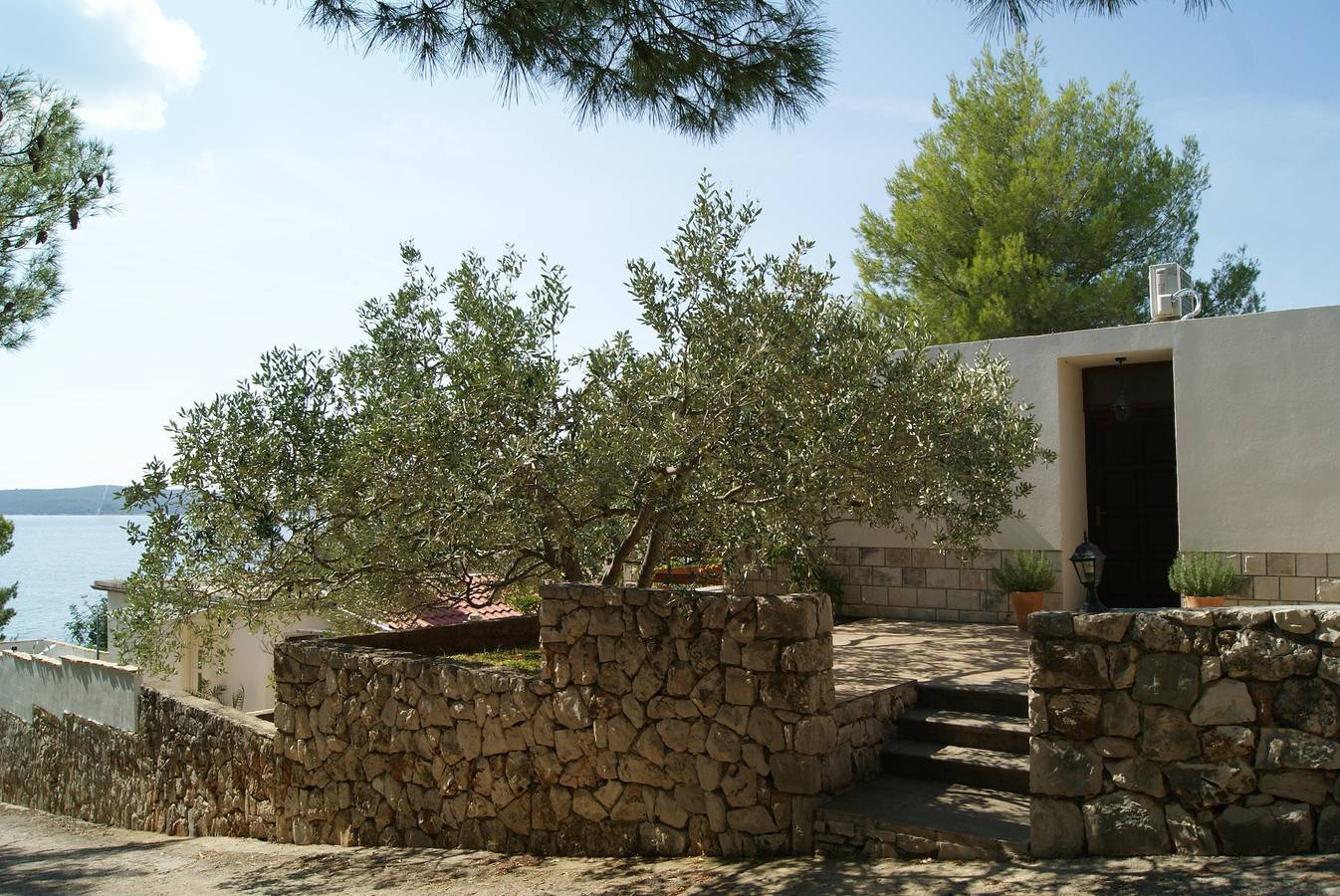 Ganze Wohnung, 1-Zimmer-Ferienwohnung mit Terrasse und Meerblick Zavala, Hvar A-15357-b in Zavala, Hvar