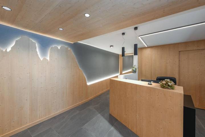 Cottage pour 2 personnes, avec sauna ainsi que jardin et vue, adapté aux familles à Carisolo
