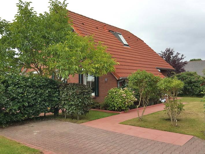 Ferienhaus für 6 Personen, mit Terrasse und Garten in Neßmersiel