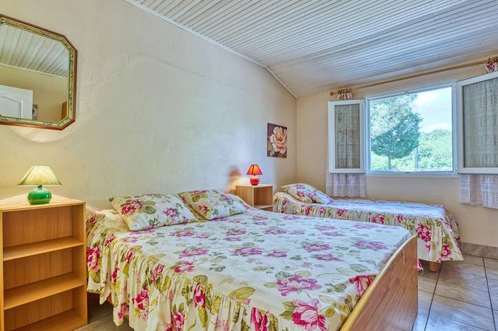 Location de vacances pour 5 personnes, avec jardin à Jau-Dignac-et-Loirac - 3