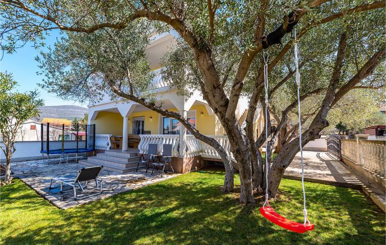 Ganze Ferienwohnung, Reizende 1-Zimmer-Wohnung mit Pool, WLAN und Parkplatz in Küstennähe in Donji Karin, Zadar