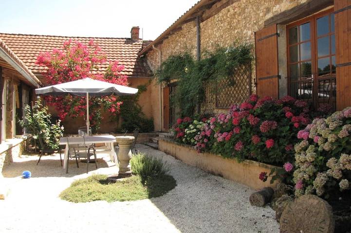 Agriturismo pour 15 personnes, avec jardin et piscine à Saint-Paul-de-Serre