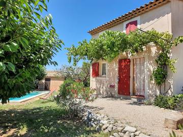 Gîte pour 2 personnes, avec jardin ainsi que piscine et terrasse, animaux acceptés dans le Vaucluse