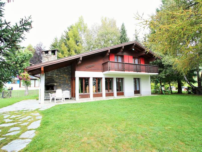 Maison pour 10 personnes, avec terrasse et jardin en Suisse