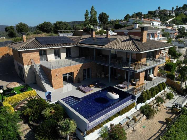 Chalet para 13 personas, con vistas además de piscina y jardín en Maresme - 3