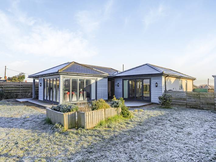 Log cabin for 7 people, with Garden in Weston-Super-Mare