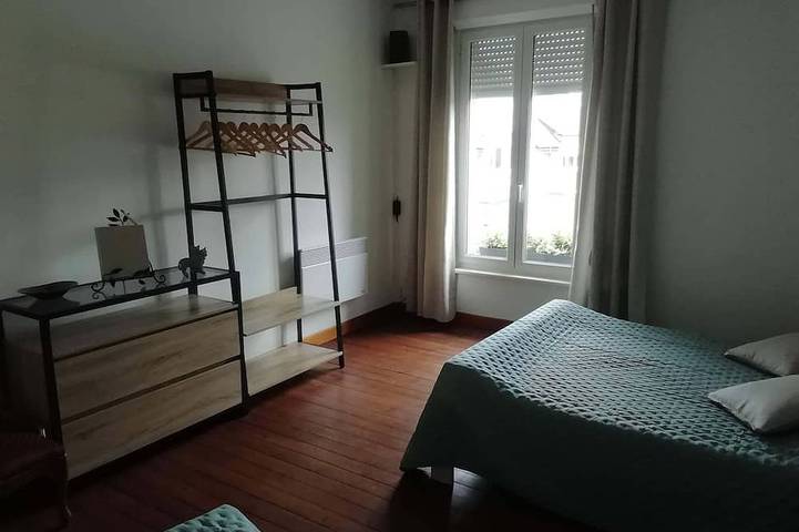 Family-friendly home, playground, historic town just a 15-minute walk away in Péronne, Péronne und Umgebung
