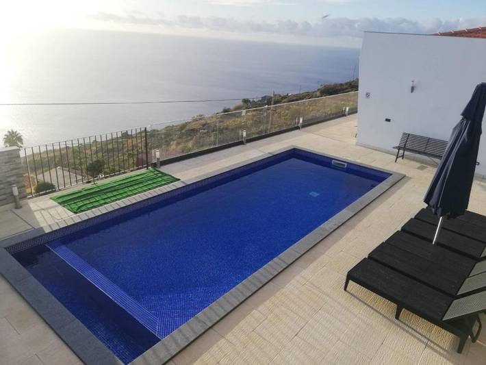 Ferienhaus für 7 Personen, mit Terrasse und Pool sowie Ausblick