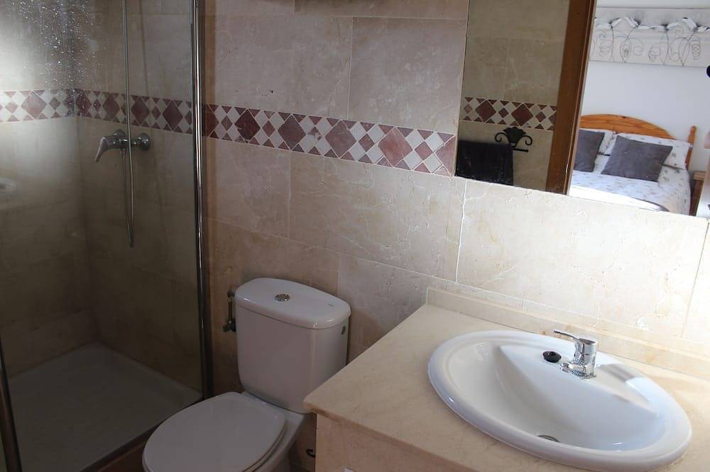 Ganze Wohnung, Casa Estrellas, 2 Betten, 2 Badezimmer, Lage am Pool, privater Garten, Wifi in Montemar suburb, Algorfa