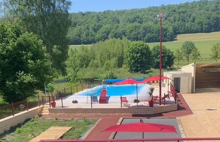 Chalet pour 20 personnes, avec Terrasse ainsi que Jardin et Piscine dans les Ardennes