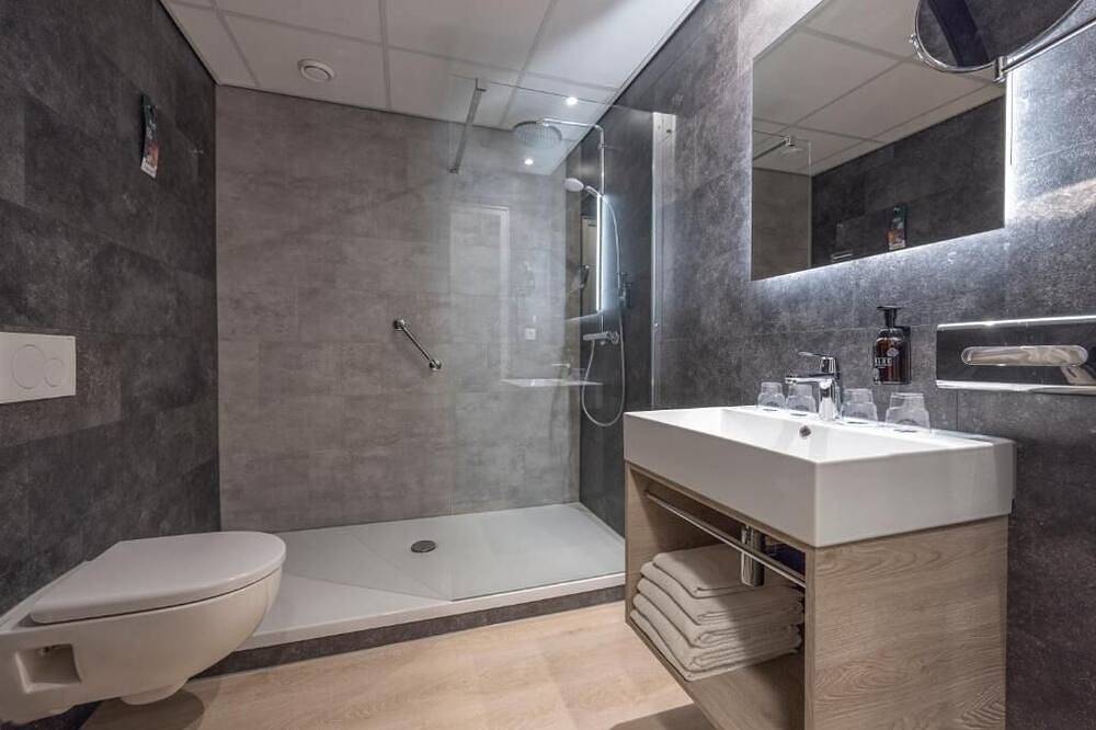 Ganze Wohnung, Unwind in a Room w/ Stunning Views & Relaxing Atmosphere! Indoor Pool, Parking! in Betuwe