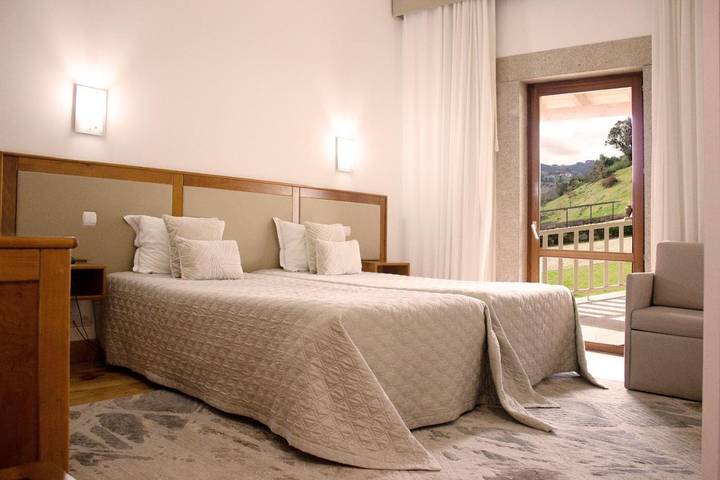 Maison de campagne pour 2 personnes, avec piscine ainsi que vue et jardin à Chaves - 3