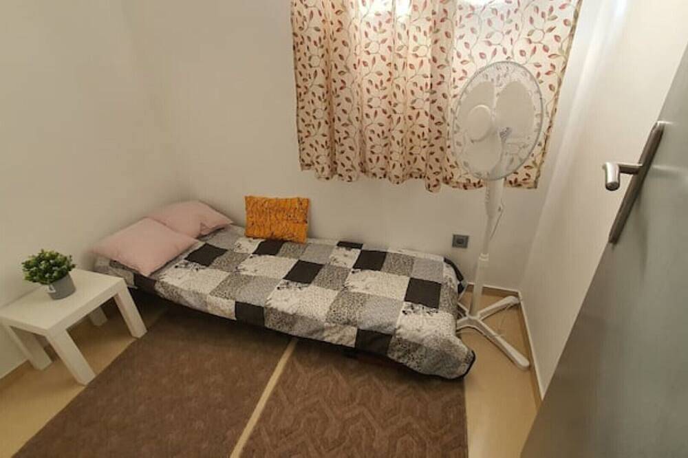 Ganze Wohnung, Ferienwohnung+Schwimmbad/Garten/Terasse/Spielplatz in Neuss, Düsseldorf und Umgebung