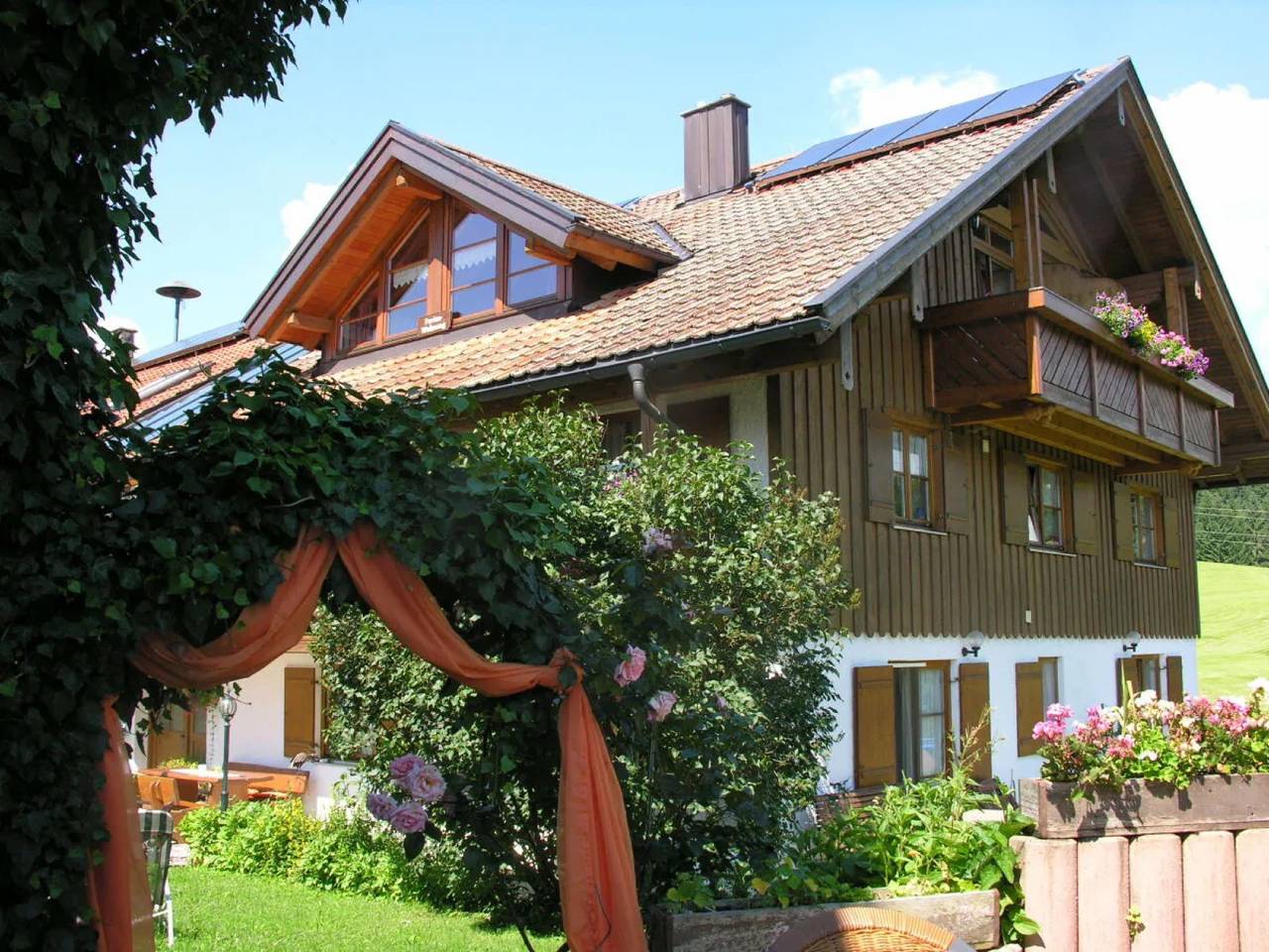 Geheel appartement, Appartement 'Linde' met Uitzicht op de Bergen, Gedeeld Terras en Wi-Fi in Immenstadt im Allgäu, Zwaben (Bayern)