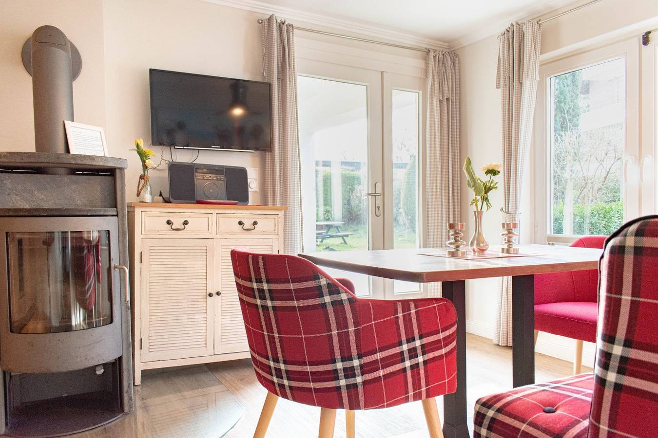 Familienurlaub im Ferienhaus Onkel Tom`S Hütte in direkter Strandlage in Scharbeutz in Scharbeutz, Ostholstein