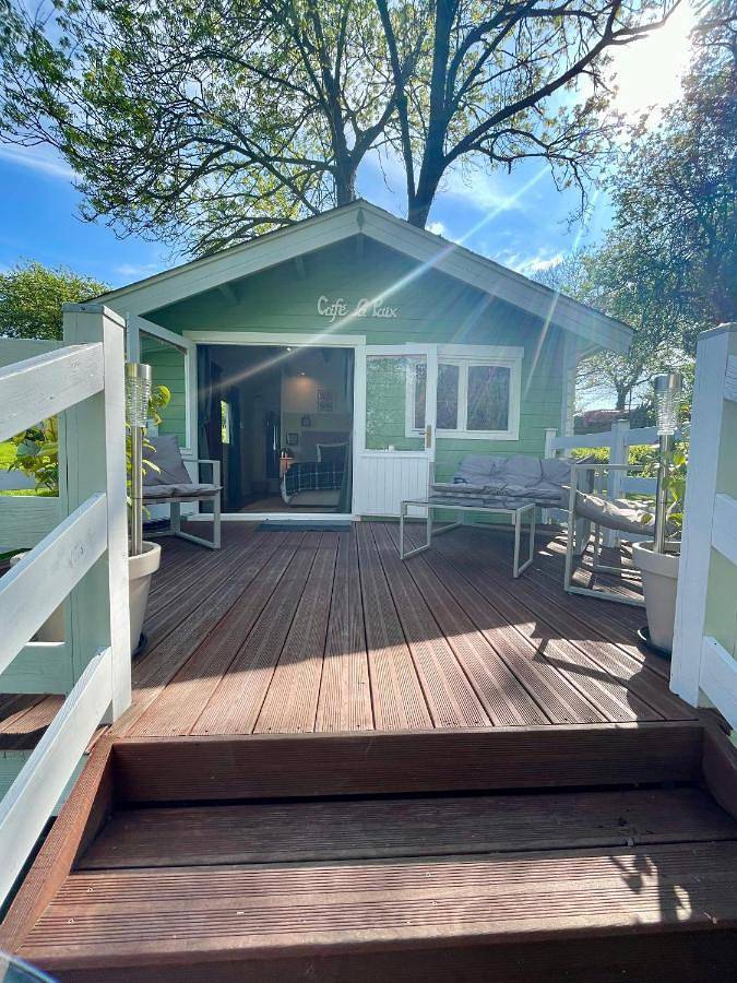 Location de vacances pour 2 personnes, avec terrasse ainsi que vue et jardin dans Condé-en-Normandie - 3
