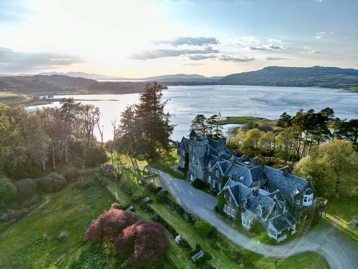 Log cabin for 18 people, with garden in Loch Linnhe